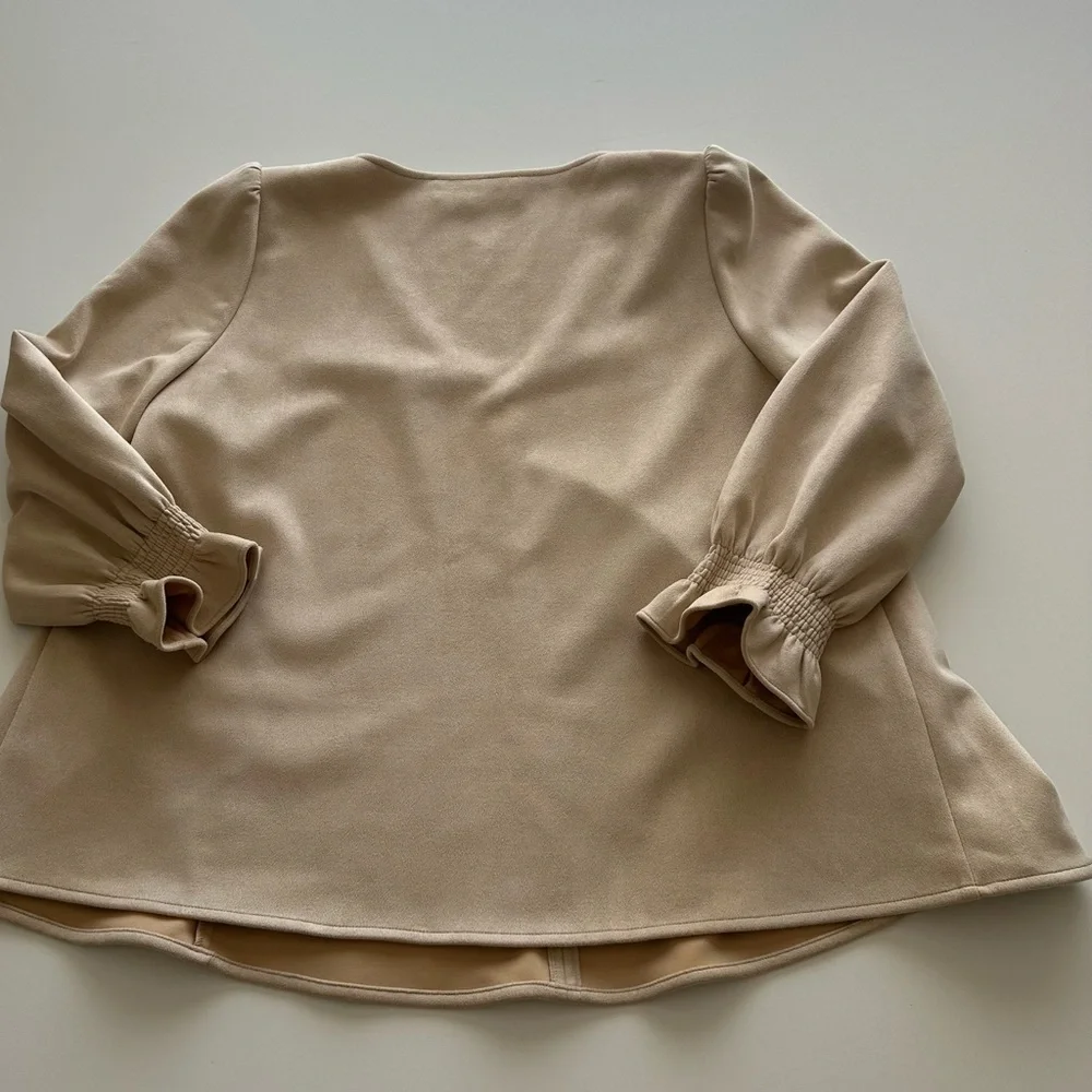 TUCKERNUCK Suede Easton V-Neck Puff Balloon Sleeve Blouse Cream Western Chic Med